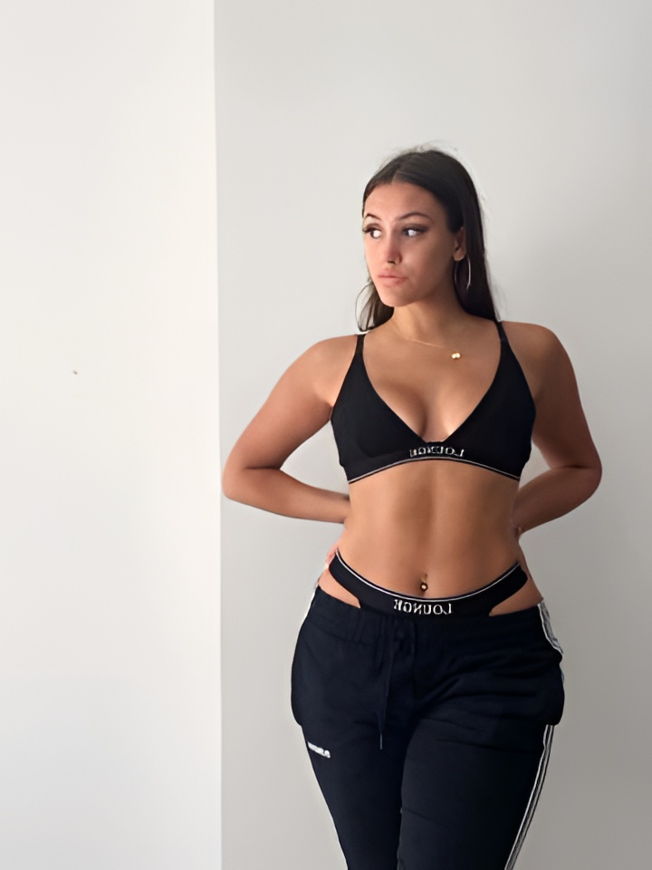 Агата привлекальеная девушка из Воронежа цена от 10000 руб