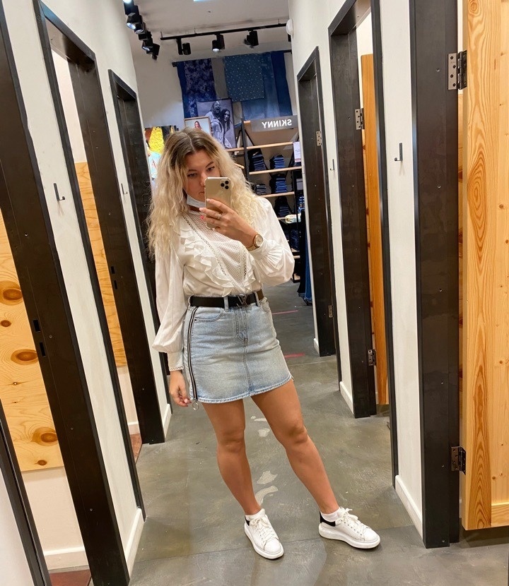 Ирен привлекальеная девушка из Воронежа цена от 3500 руб